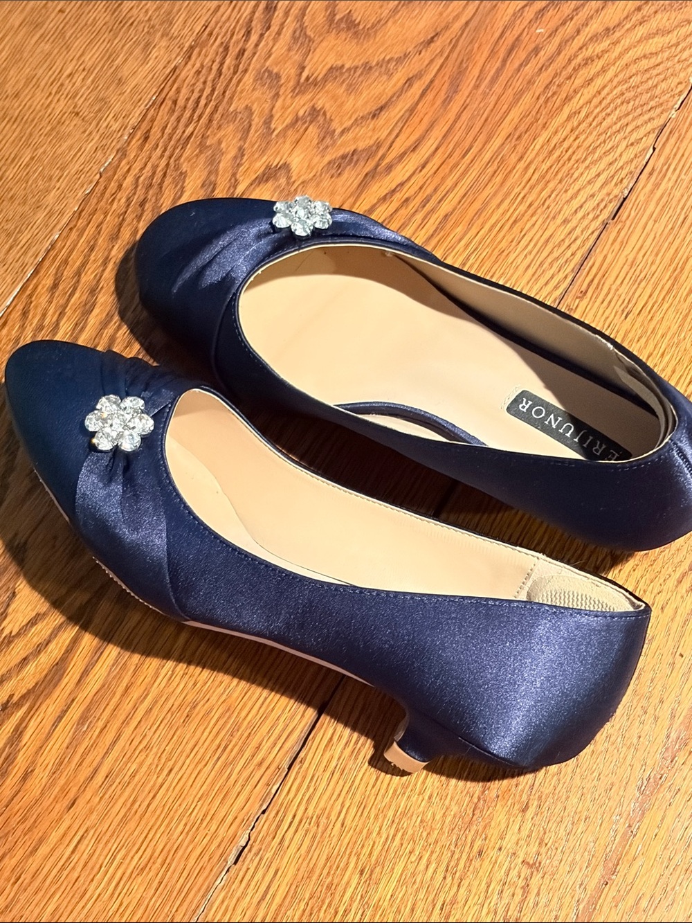 FruItvor Navy Satin Mid-Heel Pumps with Crystal Brooch